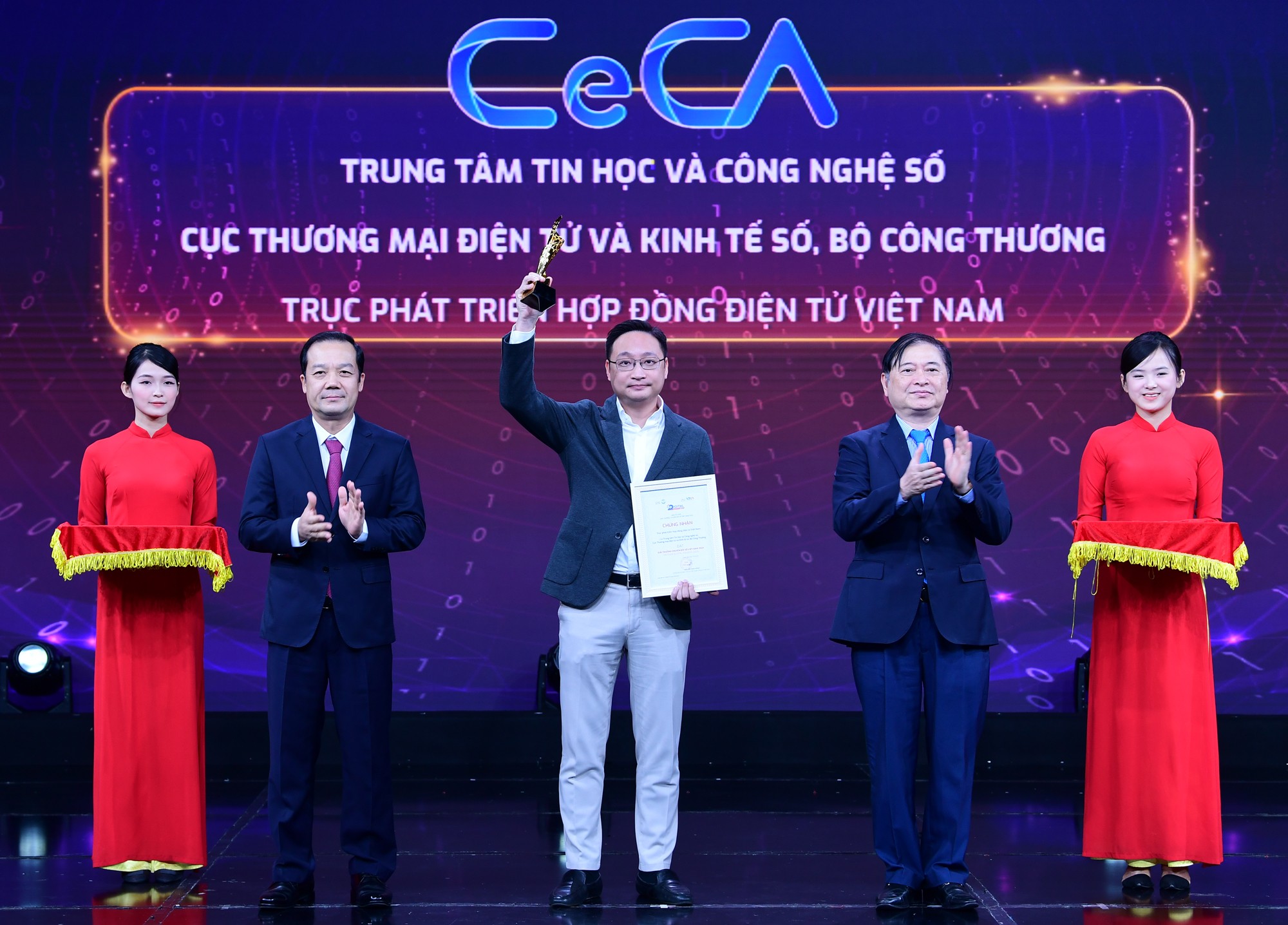 Trục Phát triển Hợp đồng điện tử Việt Nam vinh dự nhận Giải thưởng Chuyển đổi số Việt Nam – Vietnam Digital Awards 2024